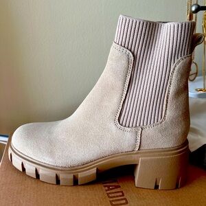 Steve Madden Hutch Sand Suede Boots